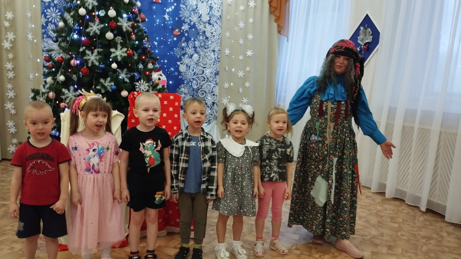 Праздник в саду Прощание с Ёлочкой.